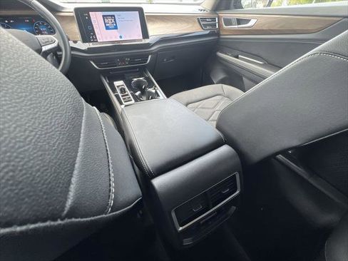 Certified 2025 Volkswagen Atlas SE FWD image 20