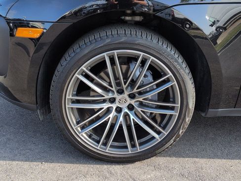 Used 2024 Porsche Macan AWD/4WD image 28