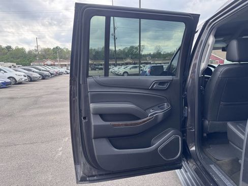 Used 2018 Chevrolet Suburban LT image 13