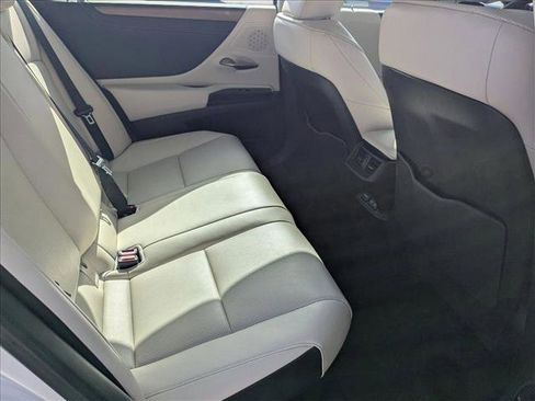 Used 2025 Lexus ES 300h w/ Premium Package image 19