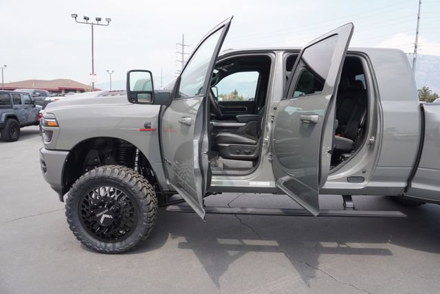 Used 2026 RAM 3500 Laramie AWD/4WD image 29
