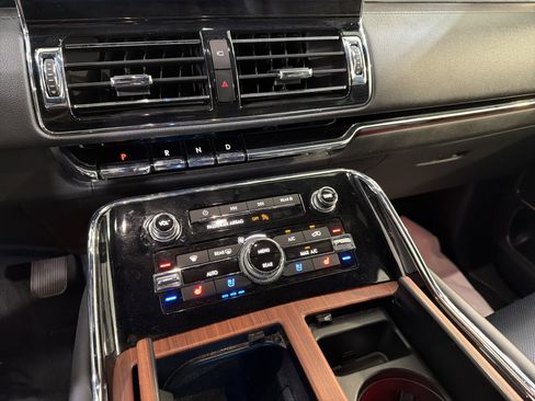 Used 2024 Lincoln Navigator L 4WD image 20