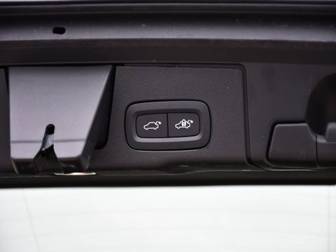 Certified 2025 Volvo XC60 B5 Plus image 27