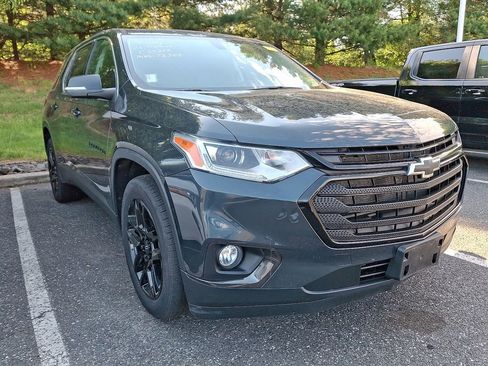 Used 2021 Chevrolet Traverse LT w/ LPO, Blackout Package AWD/4WD image 3