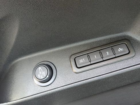 Used 2023 Chevrolet Equinox Premier FWD image 14