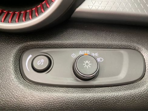 Used 2024 Chevrolet Trax RS w/ Sunroof Package image 32