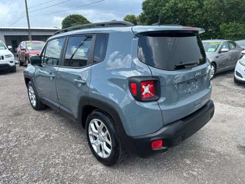 Used 2018 Jeep Renegade Latitude FWD image 4