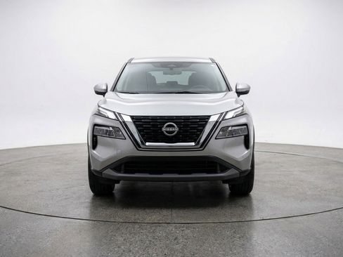 Used 2025 Nissan Rogue SV FWD image 2