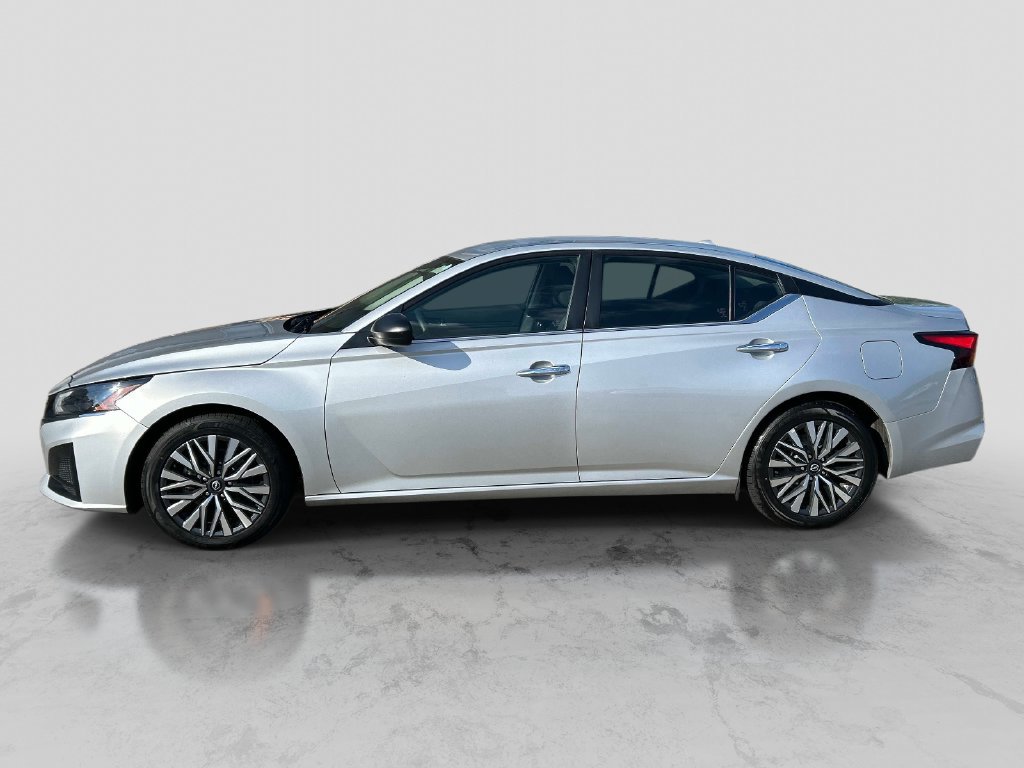 Certified 2024 Nissan Altima 2.5 SV FWD image 2
