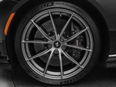 Used 2018 Ferrari 812 Superfast RWD image 48