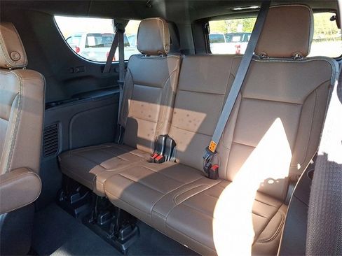 Used 2023 Chevrolet Suburban High Country w/ Premium Package 2 image 9