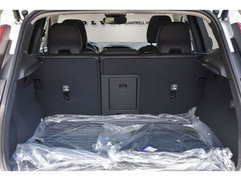 Certified 2025 Volvo XC40 B5 Ultra w/ Protection Package Premier image 33