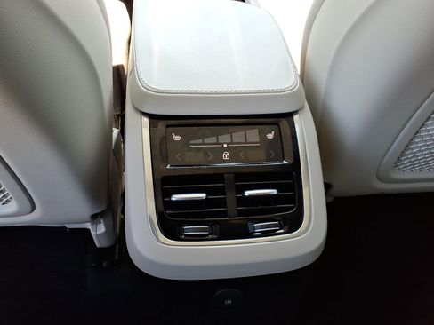 Used 2024 Volvo XC90 T8 Plus w/ Protection Package Premier AWD/4WD image 11