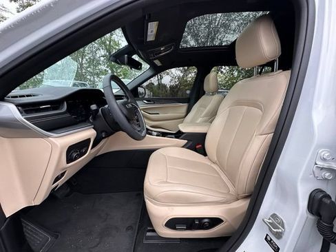 Used 2023 Jeep Grand Cherokee L Limited w/ Luxury Tech Group II AWD/4WD image 24
