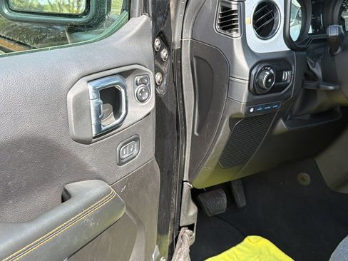 Used 2025 Jeep Wrangler Sahara w/ Safety Group image 15