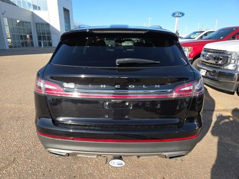 Used 2023 Lincoln Nautilus Reserve image 4