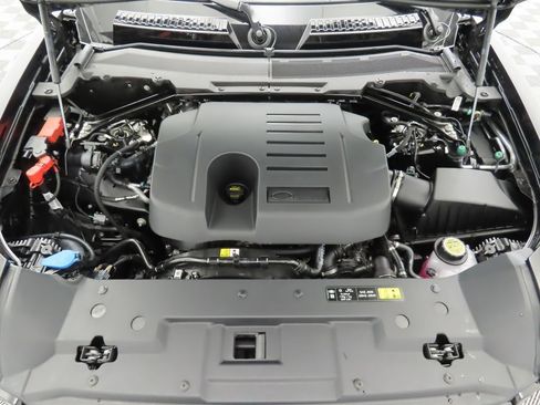 New 2026 Land Rover Defender 130 X-Dynamic SE image 29