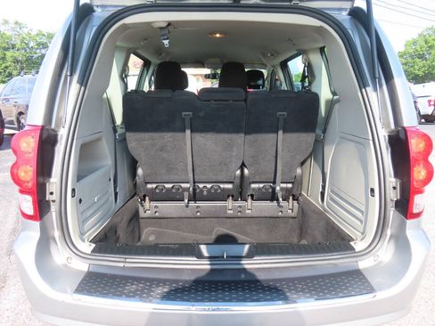 Used 2016 Dodge Grand Caravan American Value Package w/ UConnect Hands-Free Group FWD image 14