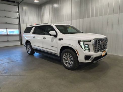 Used 2025 GMC Yukon XL Denali AWD/4WD image 2