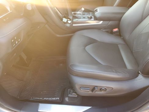 Used 2020 Toyota Highlander Platinum image 32