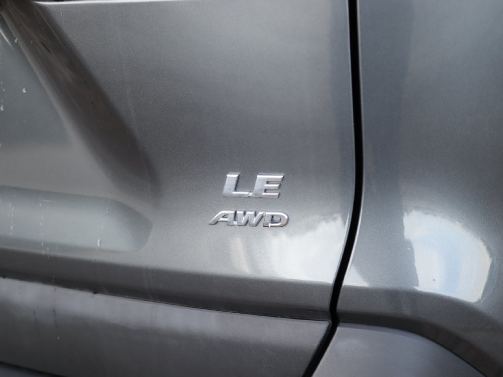 Used 2021 Toyota RAV4 LE AWD/4WD image 29