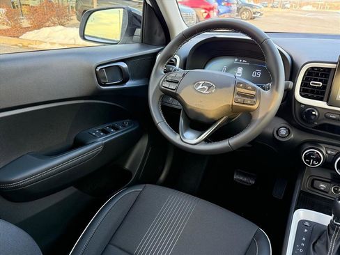 Used 2026 Hyundai Venue SEL image 10