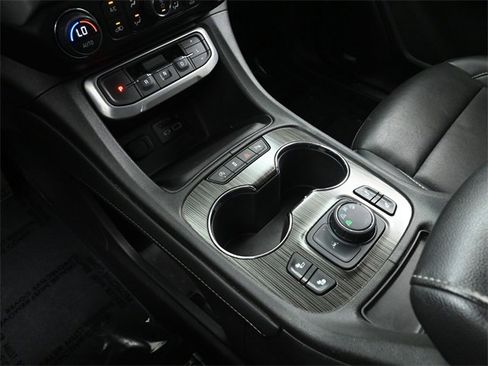 Used 2023 GMC Acadia SLT image 35