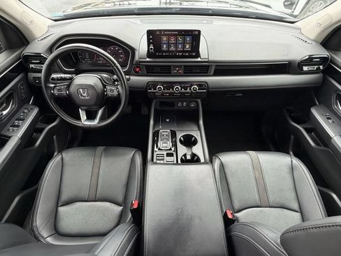 Used 2025 Honda Pilot Touring image 14