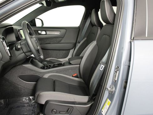 Certified 2023 Volvo XC40 Recharge Core image 28