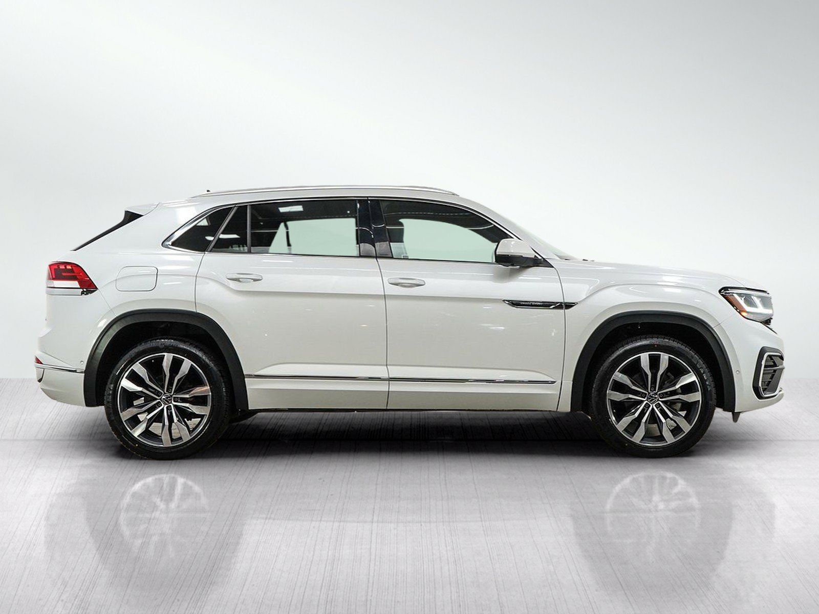 Used 2023 Volkswagen Atlas Cross Sport SEL Premium R-Line AWD/4WD image 7