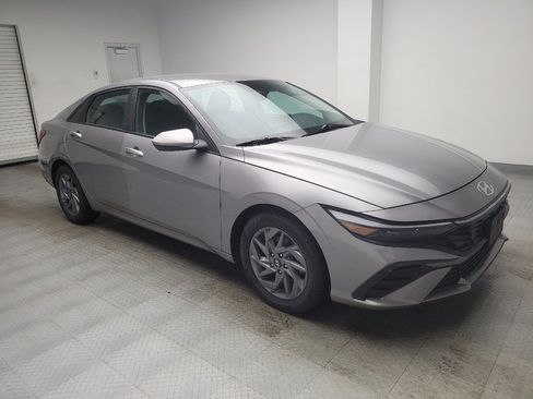 Used 2024 Hyundai Elantra SEL FWD image 11