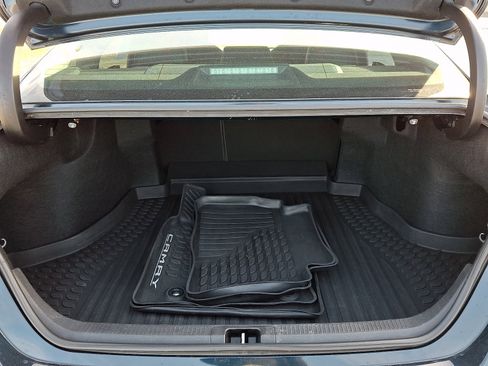 Used 2019 Toyota Camry XLE w/ Navigation Package image 31