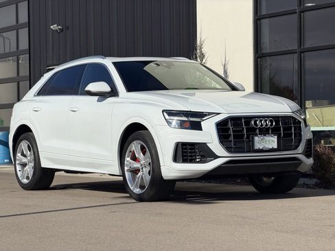 Used 2019 Audi Q8 Premium Plus w/ Premium Plus image 3