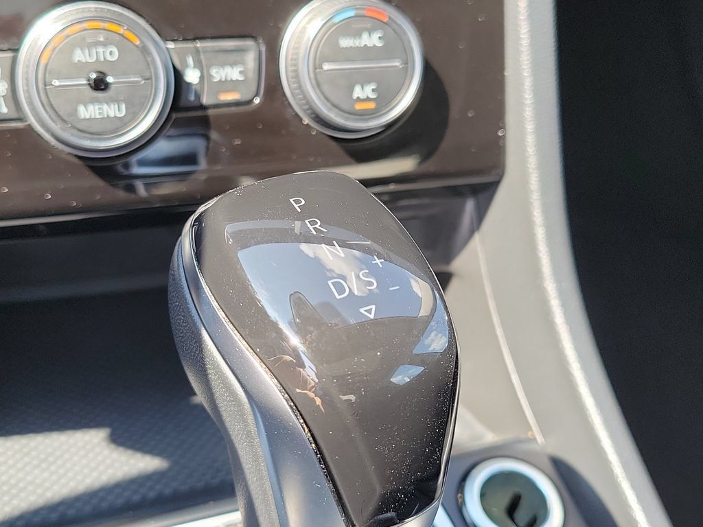Used 2024 Volkswagen Jetta SE FWD image 30
