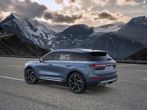 New 2026 Lincoln Corsair Reserve w/ Towing Package AWD/4WD image 4