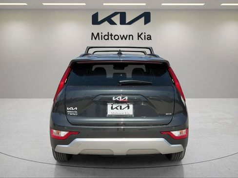 Used 2025 Kia Niro EX image 4
