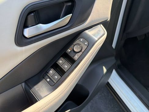 Used 2025 Nissan Rogue SV AWD/4WD image 11