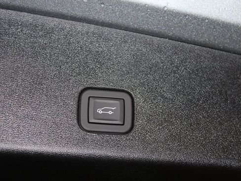 New 2026 Cadillac Optiq Luxury 1 image 30