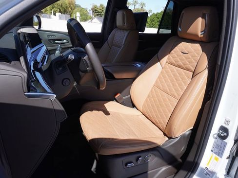 Used 2023 Cadillac Escalade Premium Luxury image 15