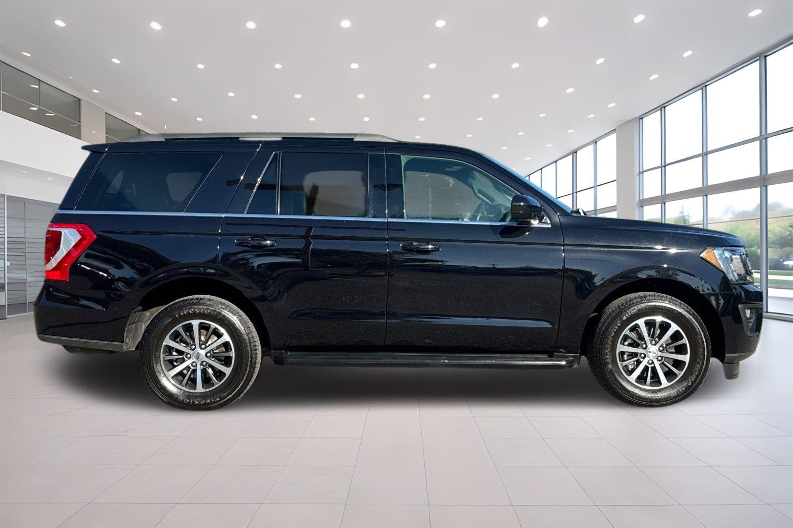 Used 2021 Ford Expedition XLT AWD/4WD image 3