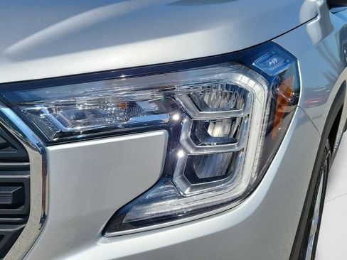 Used 2022 GMC Terrain SLE w/ Driver Convenience Package image 9