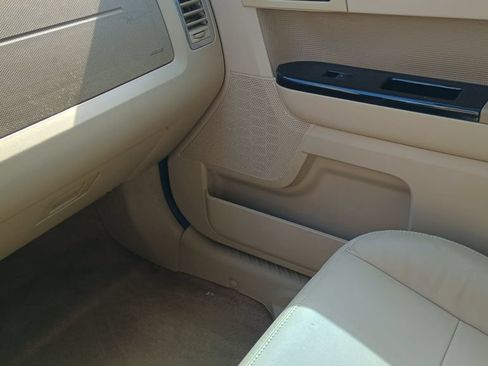 Used 2011 Ford Escape Limited w/ 302A Rapid Spec Order Code FWD image 17