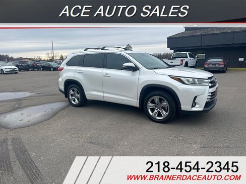 Used 2018 Toyota Highlander Limited image 2