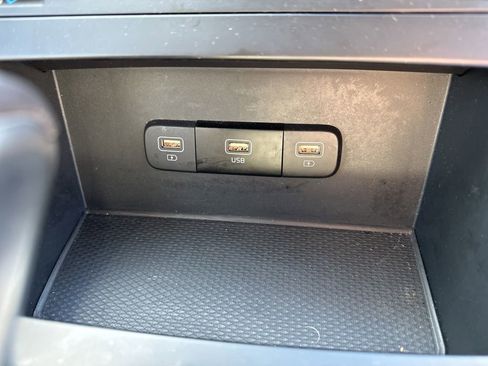 Used 2024 Kia Carnival LX image 25