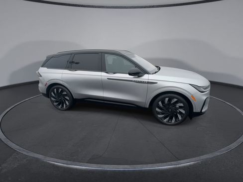 Used 2024 Lincoln Nautilus Reserve w/ Equipment Group 202A image 9