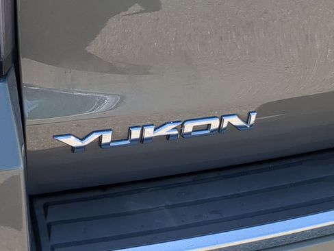 Used 2017 GMC Yukon Denali w/ Open Road Package image 18