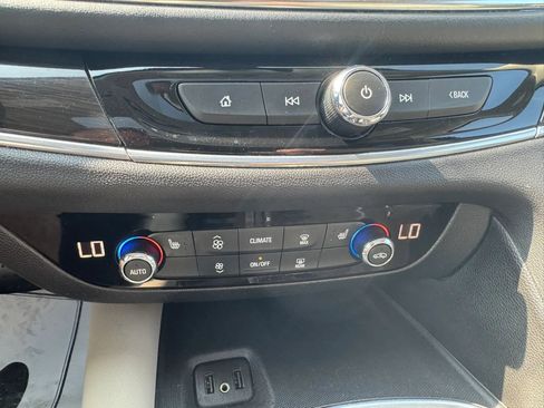 Used 2019 Buick Enclave Essence AWD/4WD image 11