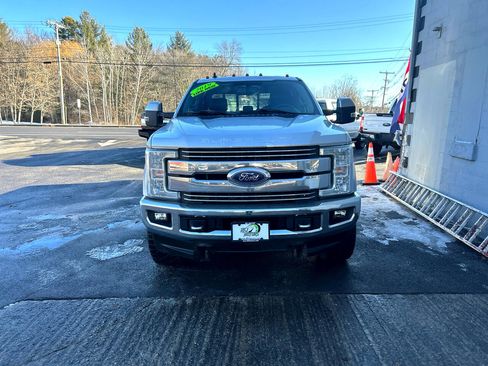 Used 2019 Ford F250 Lariat w/ Chrome Package image 3