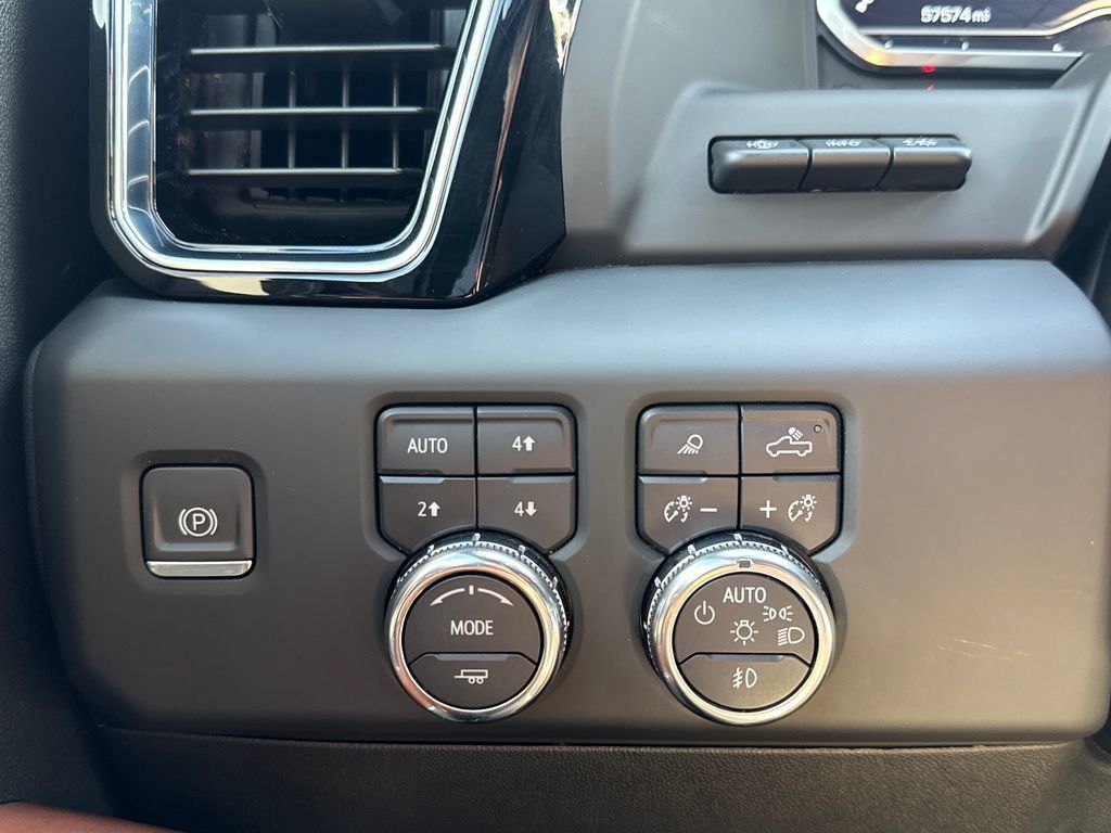 Used 2024 GMC Sierra 2500 Denali Ultimate w/ Max Trailering Package AWD/4WD image 37