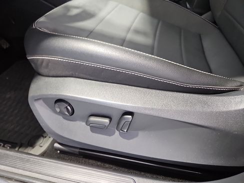 Certified 2023 Volkswagen Taos SE w/ Panoramic Sunroof Package FWD image 39